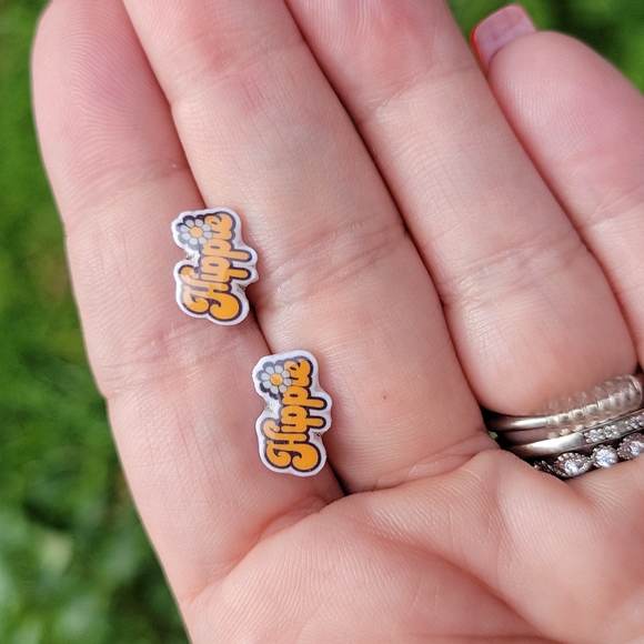 Hippie Flower Power Stud Earrings - Picture 5 of 6